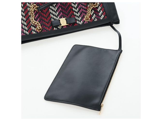 Borsa Salvatore Ferragamo Vala Chain Tote Bag in pelle nera e oro autentica 206334M - vista 21