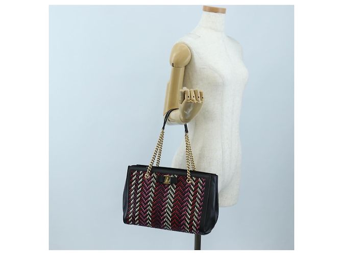 Borsa Salvatore Ferragamo Vala Chain Tote Bag in pelle nera e oro autentica 206334M - vista 25