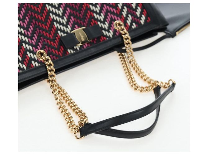 Borsa Salvatore Ferragamo Vala Chain Tote Bag in pelle nera e oro autentica 206334M - vista 7