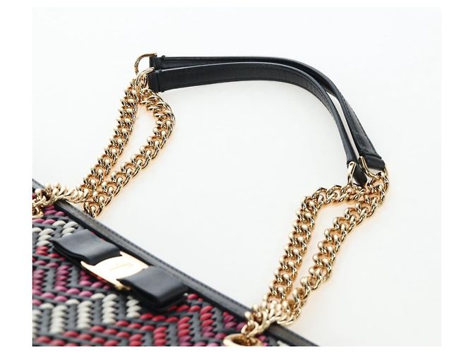 Borsa Salvatore Ferragamo Vala Chain Tote Bag in pelle nera e oro autentica 206334M - vista 9