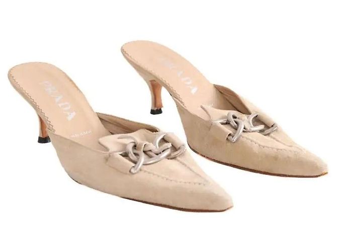 Tacchi Prada in camoscio beige taglia 39 - vista 3
