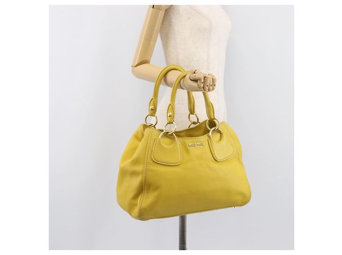 Borsa a mano Miu Miu in pelle Giallo Oro Auth am12779V D'oro - vista 26