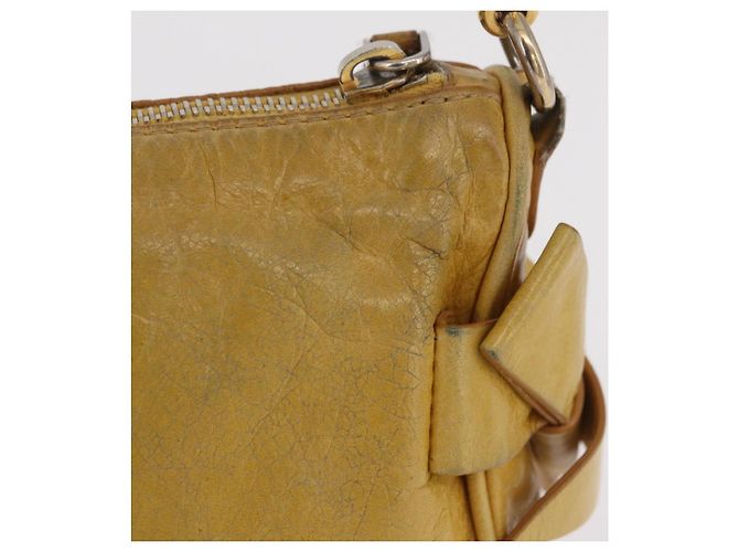 Borsa a tracolla Miu Miu in pelle Giallo Oro Auth 167727A D'oro - vista 3