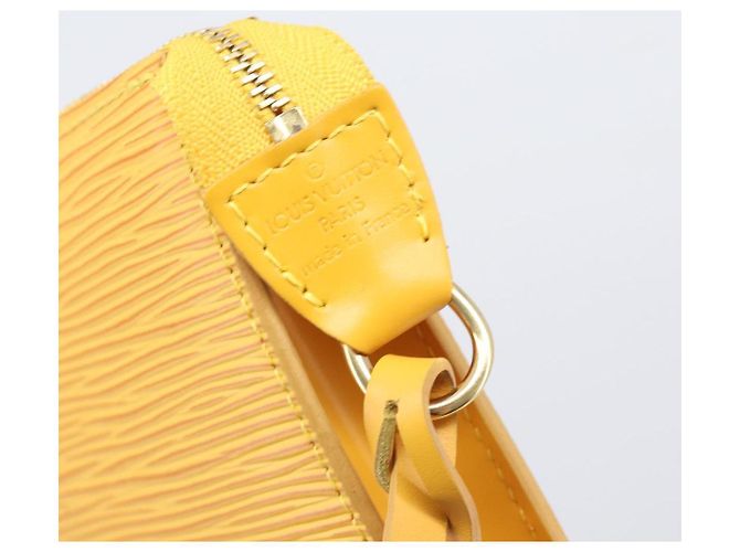 LOUIS VUITTON Epi Pochette Accessoires Pouch Yellow M52989 LV Auth 206757V Giallo - vista 18