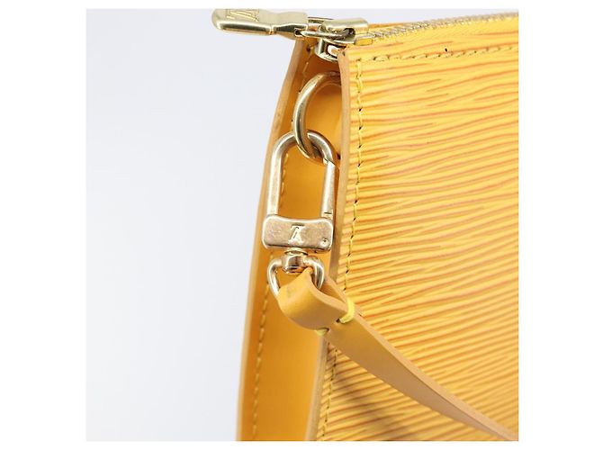 LOUIS VUITTON Epi Pochette Accessoires Pouch Yellow M52989 LV Auth 206757V Giallo - vista 19