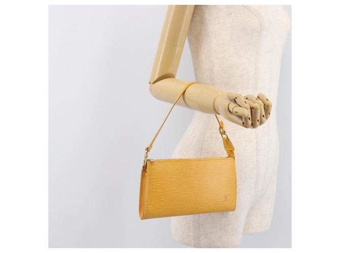 LOUIS VUITTON Epi Pochette Accessoires Pouch Yellow M52989 LV Auth 206757V Giallo - vista 23