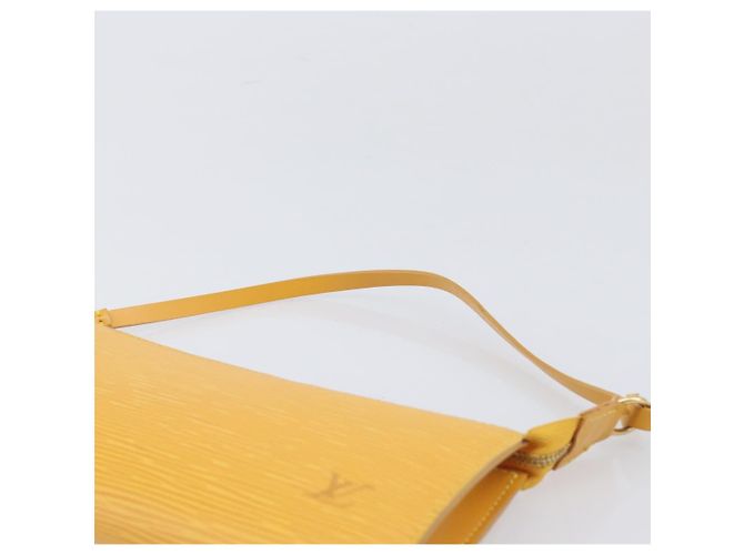 LOUIS VUITTON Epi Pochette Accessoires Pouch Yellow M52989 LV Auth 206757V Giallo - vista 8