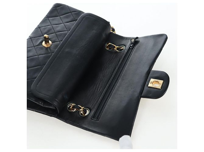 Borsa a tracolla CHANEL Chain Matelasse 23 in pelle d'agnello nera e oro CC Auth BA16032SAV Nero D'oro - vista 18