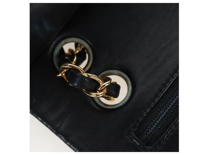 Borsa a tracolla CHANEL Chain Matelasse 23 in pelle d'agnello nera e oro CC Auth BA16032SAV Nero D'oro - vista 21