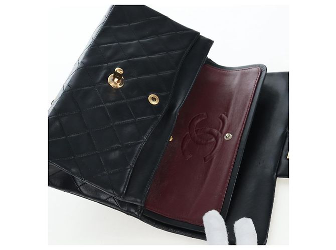 Borsa a tracolla CHANEL Chain Matelasse 23 in pelle d'agnello nera e oro CC Auth BA16032SAV Nero D'oro - vista 23