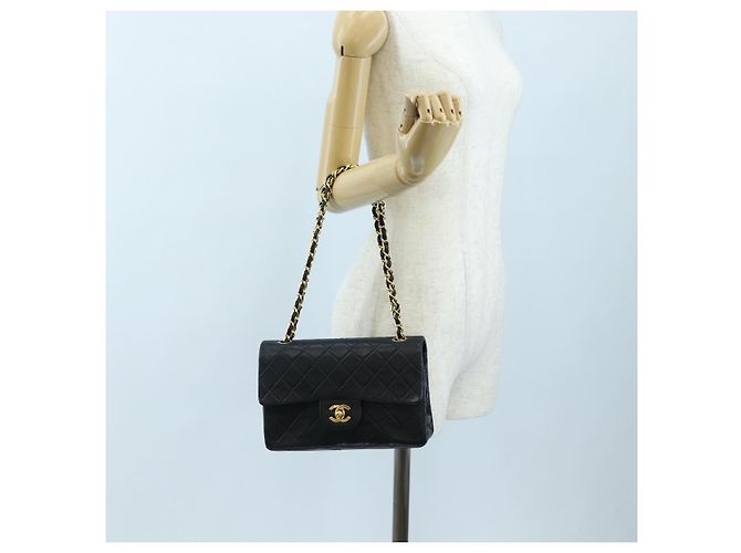 Borsa a tracolla CHANEL Chain Matelasse 23 in pelle d'agnello nera e oro CC Auth BA16032SAV Nero D'oro - vista 31
