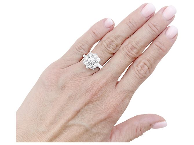 Autre Marque Gänseblümchen-Ring aus Weißgold und Platin, besetzt mit Diamanten. - Ansicht 5