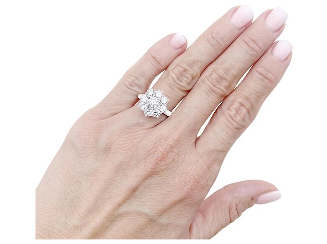 Autre Marque Gänseblümchen-Ring aus Weißgold und Platin, besetzt mit Diamanten. - Ansicht 6