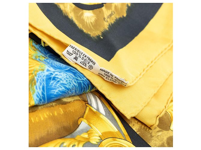 Lenço de seda Gold Hermès Casques et Plumets 90 Dourado - vista 2