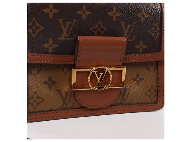 Bolsa Tiracolo Louis Vuitton Dauphine Mini Monogram x Reverse em Castanho Vermelho - vista 6