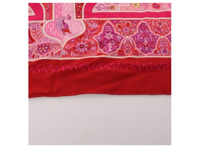 Silk In Hermès Carré Géant "Aux Portes du Palais" Kaschmir & Seide Schal Red x Pink Rot - Ansicht 4