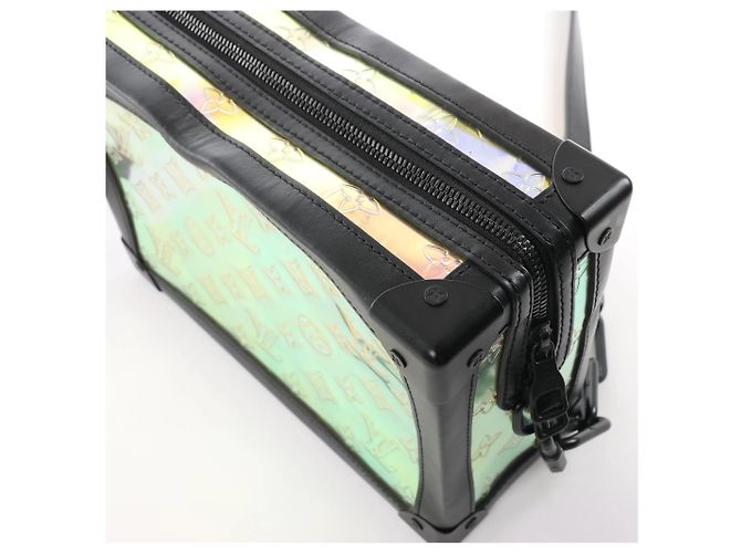 Borsa a tracolla Louis Vuitton Soft Trunk Monogram Prism in Nero x Olografico M55932 - vista 5