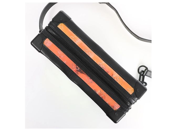 Borsa a tracolla Louis Vuitton Soft Trunk Monogram Prism in Nero x Olografico M55932 - vista 6