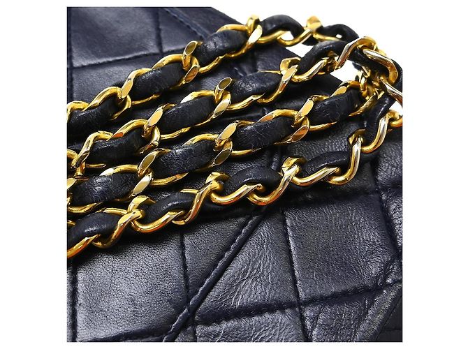Chanel Vintage Classic Double Flap Quilted Lambskin Medium Bleu Marine - vue 7