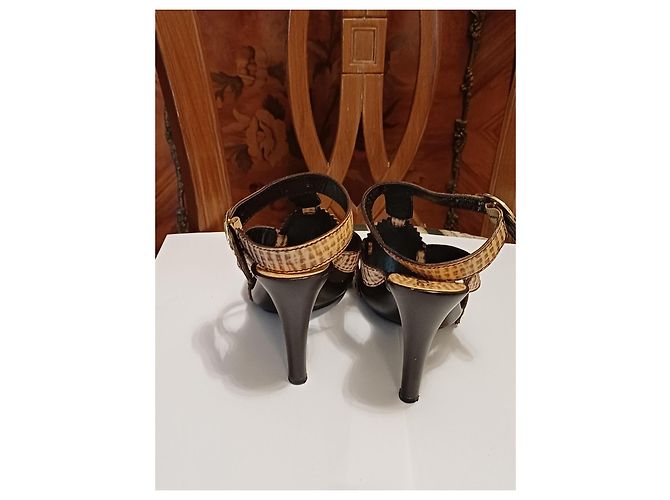 Sandali Fendi in pelle beige e marrone con tacco - vista 2