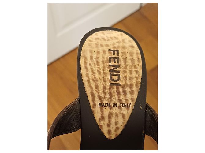 Sandali Fendi in pelle beige e marrone con tacco - vista 7