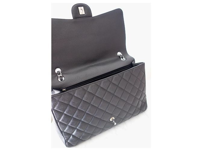 Timeless Bolsa Chanel Classic Flap Maxi Couro Caviar Preto - vista 13