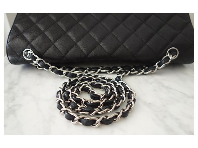 Timeless Bolsa Chanel Classic Flap Maxi Couro Caviar Preto - vista 3
