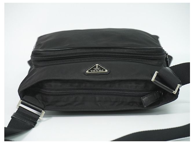 Prada Sac Messenger Medium en Tessuto Matelassé avec Poche Avant Noir - vue 4