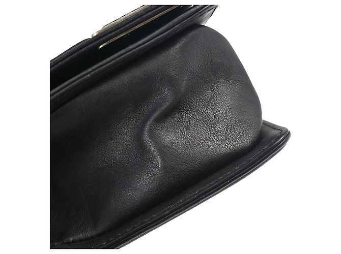 Chanel Paris-Dallas Compartment Boy Flap en veau matelassé avec ornements métalliques New Medium Noir - vue 7