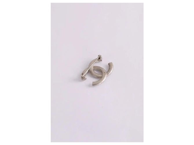 Broche Chanel prata - vista 3