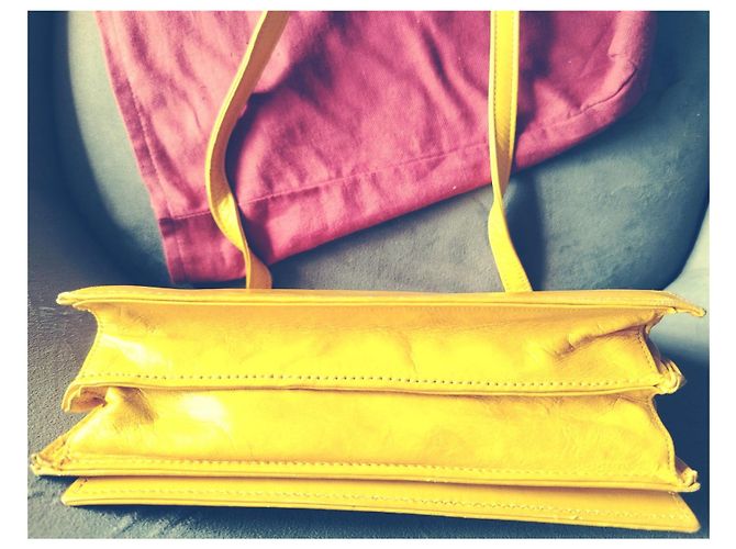 Charles Jourdan BORSA in bellissimo CUOIO giallo e Sottile Tracolla CON una CINTURA Sottile e lunga piccoli piedini in ottone dorato - vista 9