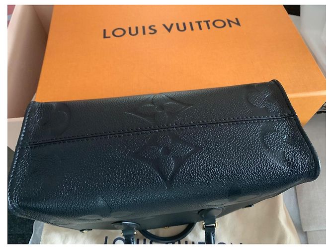 Louis Vuitton Monogram Empreinte Artsy MM Noir - vue 4