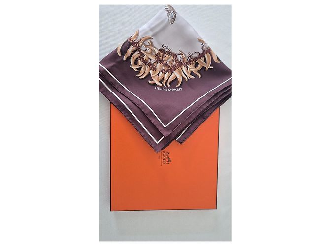 Pañuelo Hermès « Aux Pays des Épices » Castaño Beige Dorado Crudo - vista 2