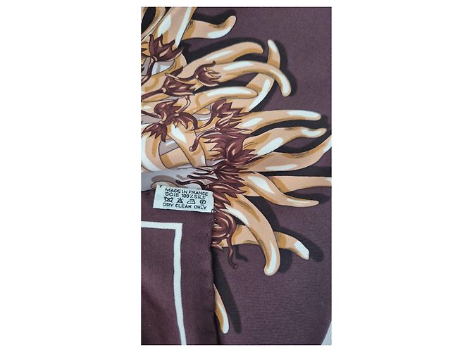 Pañuelo Hermès « Aux Pays des Épices » Castaño Beige Dorado Crudo - vista 3