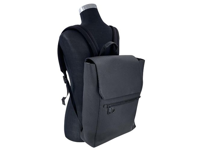 Louis Vuitton Fastline Aerogram Rucksack und Schultertasche aus schwarzem Leder - Ansicht 2