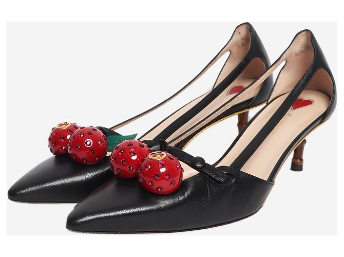 Gucci Absätze mit Cut-Outs und schwarzer Kirsch-Applikation - Größe EU 38.5 - Ansicht 2