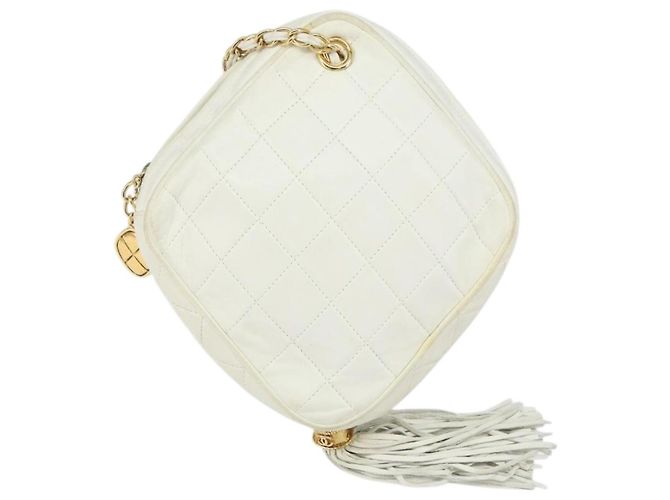 CHANEL Bolso de Hombro con Cadena de Piel de Cordero Blanco Oro CC - vista 13