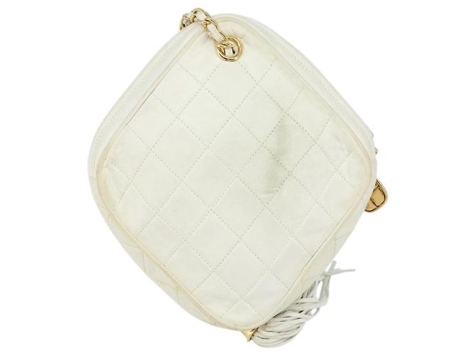 CHANEL Bolso de Hombro con Cadena de Piel de Cordero Blanco Oro CC - vista 2