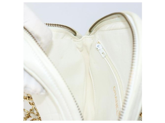 CHANEL Bolso de Hombro con Cadena de Piel de Cordero Blanco Oro CC - vista 22