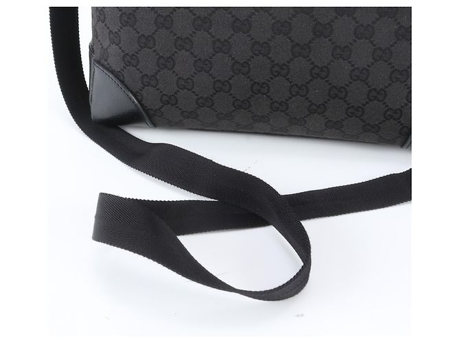 Bolsa de Ombro Gucci em Lona GG e Couro Preto - vista 2