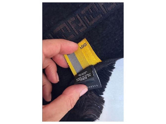 Cachecol Fendi FF Monogram Marrom Preto - vista 3