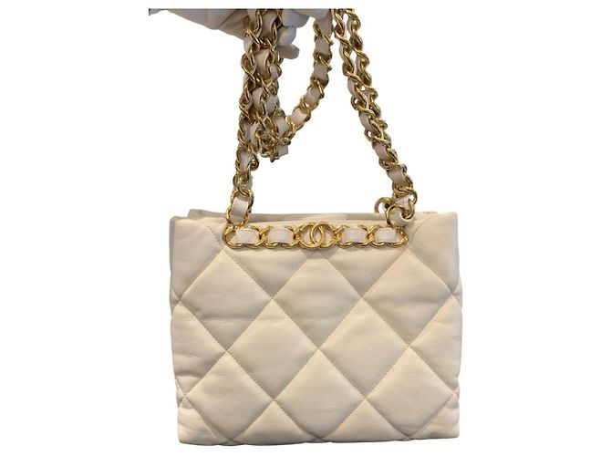 Chanel Small Shopping Bag aus gestepptem Lammleder Weiß - Ansicht 16