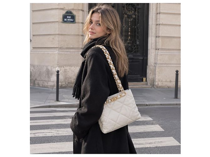 Chanel Small Shopping Bag aus gestepptem Lammleder Weiß - Ansicht 3