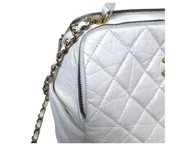 Bolsa Bowling Chanel em couro de bezerro envelhecido branco - vista 13
