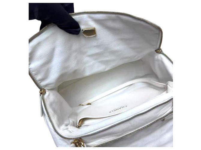 Bolsa Bowling Chanel em couro de bezerro envelhecido branco - vista 7