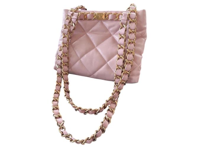 Timeless Borsa Shopping Tote Chanel CC Logo Matelasse Lambskin Chain Rosa - vista 13