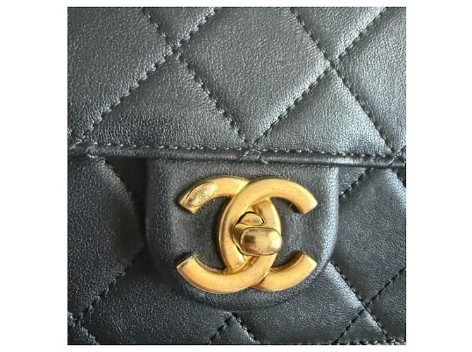 Timeless Chanel gesteppte Ziegenleder-Klapptasche mit Perlenkette Schwarz - Ansicht 5