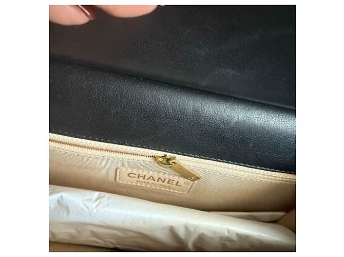 Timeless Chanel gesteppte Ziegenleder-Klapptasche mit Perlenkette Schwarz - Ansicht 9