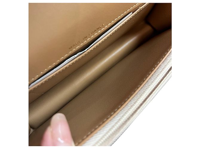 Borsa a patta porta-cellulare Chanel in pelle d'agnello matelassé beige e marrone con catena e hardware light gold, 2023 - vista 12