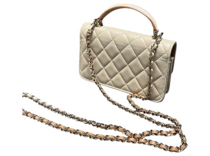 Borsa a patta porta-cellulare Chanel in pelle d'agnello matelassé beige e marrone con catena e hardware light gold, 2023 - vista 6